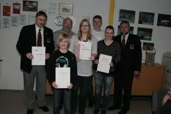 Die geehrten Mitglieder der DLRG Drolshagen e.V. bei der Jahreshauptversammlung