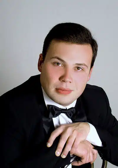 Der ukrainische Pianist Mikhail Dantschenko wird  am 21. April die Gäste in Altena verzaubern.