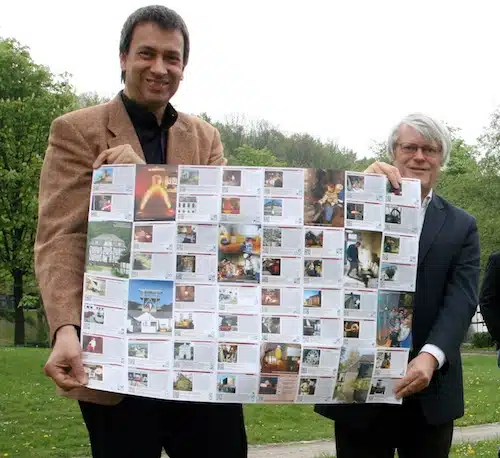 Stephan Sensen und Dr. Jürgen Willmann vom WasserEisenLand e.V. präsentierten gemeinsam mit weiteren Projektbeteiligten die neue Infokarte „Industriekultur in Südwestfalen. (Foto: Südwestfalen Agentur)