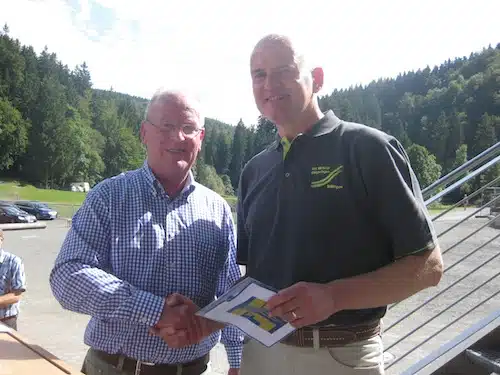 Horst Tielmann von der FIS mit Jürgen Hensel (Foto: SCW)