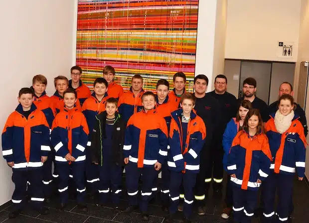 Die Jugendfeuerwehr Erwitte zeigte sich besonders von der Atemschutzübungsstrecke im Rettungszentrum begeistert (Foto: Jürgen Bornemann/Kreis Soest). 