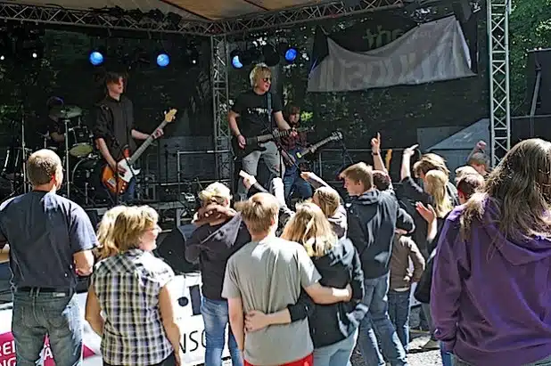 Auch das Publikum kommt beim Amateurrockfestival – hier eine Szene aus dem Jahr 2012 – immer auf seine Kosten (Foto: Kreis Soest).