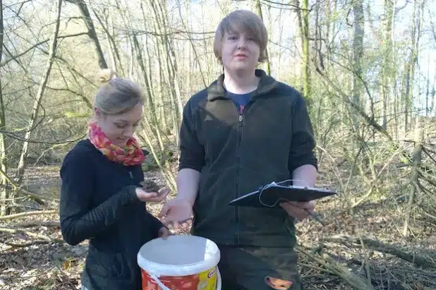 Hanna Kothenschulte und Dominik Tuschen (Foto: WILDWALD VOSSWINKEL).