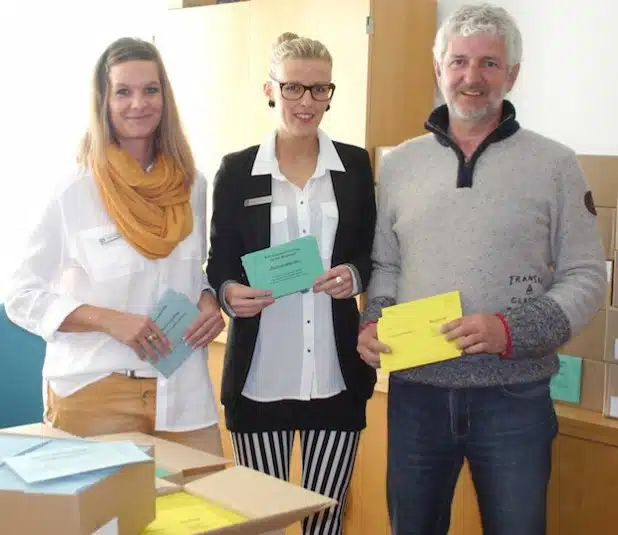 Bereiten die Wahlen am 25. Mai vor (v.l.): Simone Arndt, Diana Wilmesmeier und Willi Dauenhauer (Foto: Stadt Meschede).