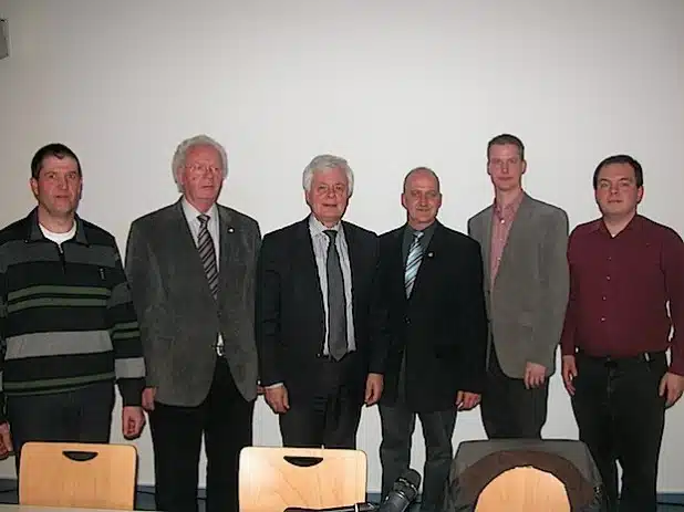 Von links: Stephan Keseberg, Hermann Guntermann, stellvertretender Bürgermeister der Stadt Attendorn,  der stellvertretende Landrat Dietmar Meeser, Hermann-Josef Plaßmann, Ingo Samp und Christoph Reising (Foto: KMV Olpe).