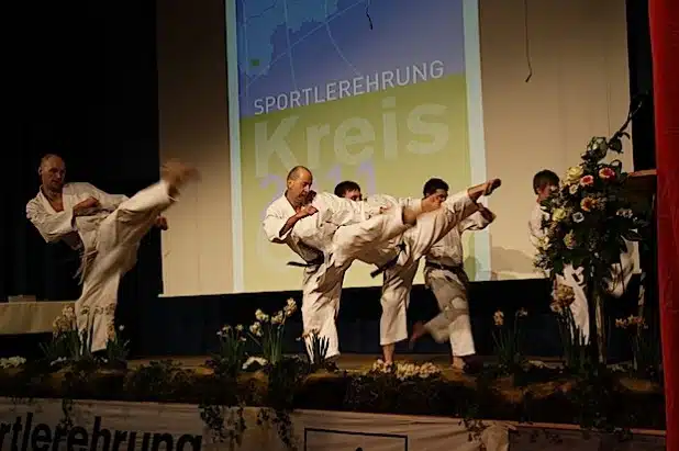 Der Showact bei einer früheren Sportlerehrung (Foto: Kreis Olpe).