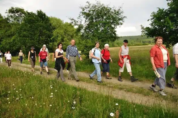 Die Biologische Station lädt zu verschiedenen Wanderungen durch die heimische Natur ein (Foto: P. Fasel).