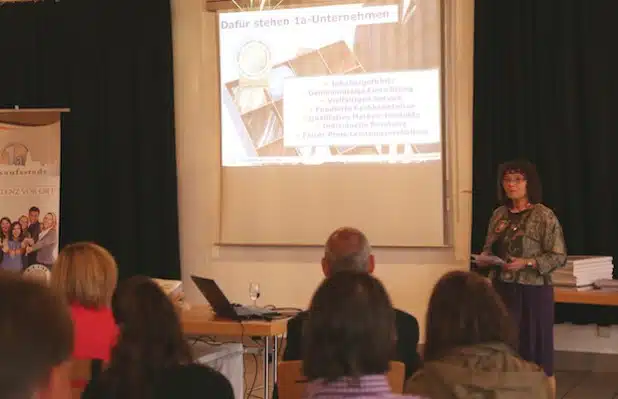 Die Präsentation im Kulturbahnhof Halver (Foto:  Stadtmarketing für Halver e.V.).