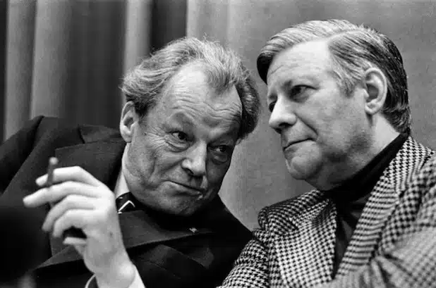 Willy Brandt und Helmut Schmidt auf dem SPD-Parteitag in Hamburg, 15. November 1974.  Der Parteitag fand vom 14. bis 19. November 1977 statt (Foto: Volker Hinz/Agentur Focus).