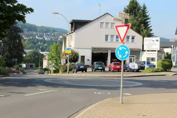 Aufgrund von Bauarbeiten am Kreisverkehr Am Stürzenberg/Grafweg in Attendorn kommt es in diesem Bereich ab dem 21. Juli 2014 zu Verkehrsbehinderungen (Foto: Hansestadt Attendorn).