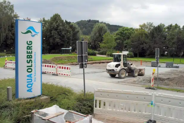 Am AquaOlsberg entsteht zurzeit ein neuer Stellplatz für zehn Wohnmobile (Foto: Stadt Olsberg).