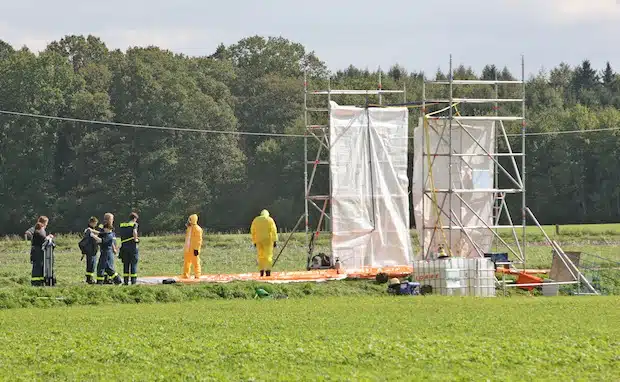 Das THW baute eine Dekontaminationsschleuse auf (Foto: Hendrik Klein/Märkischer Kreis).