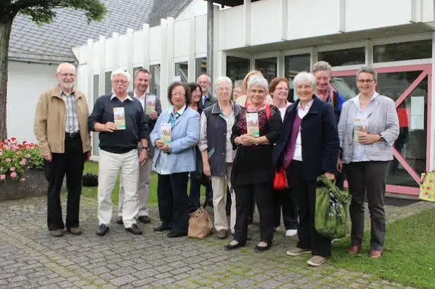 Sie haben Lust auf neue Erfahrungen: die Moderatoren und Teilnehmer des kommenden Seniorenkurses „Orientierung und Hilfe im Alter“ (Foto: Gemeinde Wilnsdorf).