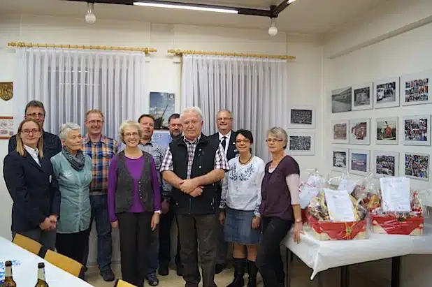 Die  treuen Blutspender aus Olsberg und den umliegenden Dörfern wurden für ihr ehrenamtliches Engagement vom DRK Brilon geehrt. Im Bild die zur Ehrung Anwesenden (Foto: DRK Brilon, Christiane Rummel).