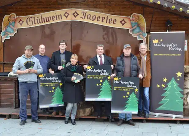 Veranstalter, Schausteller und Unterstützer des Iserlohner Weihnachtsmarktes (ab 20. November) stellten das Programm vor und freuen sich auf viele Besucher aus nah und fern (Foto: Stadt Iserlohn).