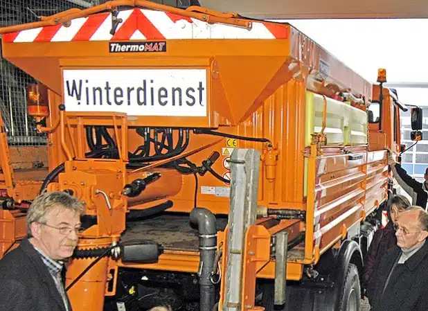 Erstmals im Winter 2014/15 rückten die Fahrzeuge des Kreisbaubetriebshofs zum Winterdiensteinsatz aus (Archiv-Foto: Wilhelm Müschenborn/Kreis Soest).