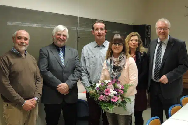 Rektor Jochen Schreiber, Schulamtsdirektor Volker Reichel, Rektor Thomas Bosch, Konrektorin Cynthia Brüser, Schulausschussvorsitzende Heike zur Nieden und Bürgermeister Walter Kiß (von links) - Foto: Adolf-Wurmbach-Grundschule.