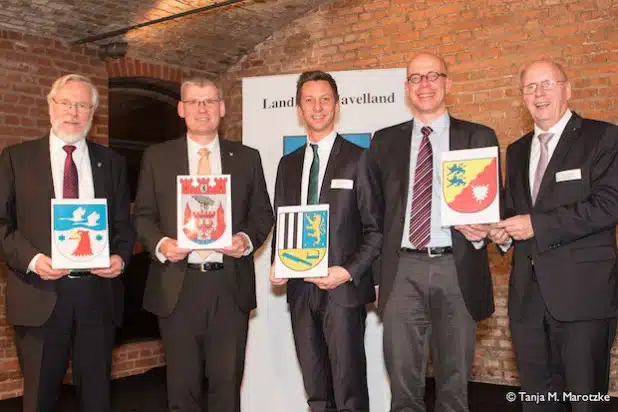 Der diesjährige Neujahrsempfang 2015 stand ganz im Zeichen der Kreispartnerschaften: Landrat des Landkreises Havelland Dr. Burkhard Schröder, Helmut Kleebank, Bezirksbürgermeister Berlin-Spandau, Andreas Müller, Landrat des Kreises Siegen-Wittgenstein, Dr. Rolf-Oliver Schwemer, Landrat des Landkreises Rendsburg-Eckernförde und Lutz Clefsen, Kreispräsident von Rendsburg-Eckernförde (v.l.).