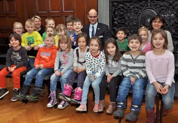 Viel zu erfahren und zu entdecken gab es für die Vorschulkinder des Kindergartens St. Pius, die Bürgermeister Christof Sommer in dieser Woche im Rathaus einen Besuch abstatteten (Foto: Stadt Lippstadt).