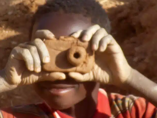 Die Ausstellung in Attendorn zeigt Motive, die Kinder und Jugendliche in Burkina Faso fotografiert haben. Copyright: Franceline Ilbodo