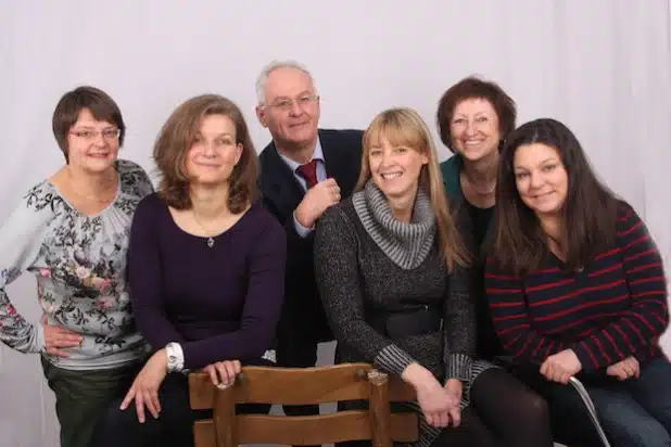 Die Pflegeberater im Kreis Olpe (von links nach rechts): Gisela Haßler (Pflegeberatung Kreis Olpe), Sonja Frigger und Hubert Kölsch (Pflegestützpunkt in der AOK NORDWEST), Ute Nebelung (Pflegeberatung Kreis Olpe), Gudrun Haßler (Pflegestützpunkt in der IKK classic) und Claudia Hufnagel (Pflegestützpunkt in der Knappschaft) - Foto: Kreis Olpe.