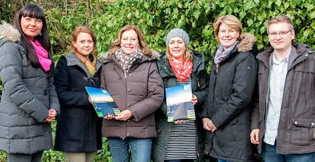 Tatjana Schefers (Olpe Aktiv e.V.), Anna Schulte (Hansestadt Attendorn), Christiane Rosenberg (Stadt Meinerzhagen), Isabell Knott und Imke Grotelüschen (Tourismusverband Biggesee-Listersee) sowie Kevin Bischof (Stadt Drolshagen), v.l.n.r. - Foto: Tourismusverband Biggesee-Listersee.