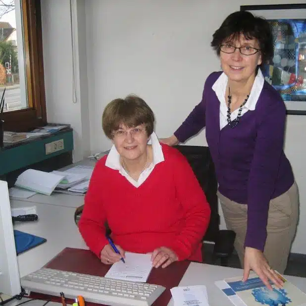 Verena Winkler (l.) und Rita Milde-Gradiska sind in der Nebenstelle des Gesundheitsamtes des Kreises Soest in Lippstadt Anlaufstelle für behinderte und chronisch kranke Menschen aus dem Bereich Lippstadt, Erwitte, Geseke, Rüthen und Anröchte (Foto: Kreis Soest).