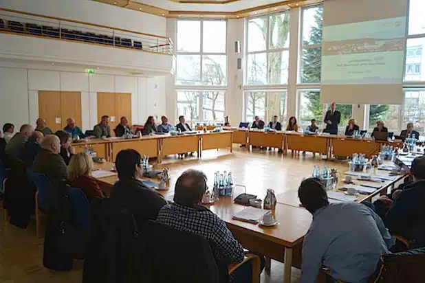 Die Teilnehmer der Dienstbesprechung im Großen Saal des Kreishauses (Foto: Kreis Olpe).