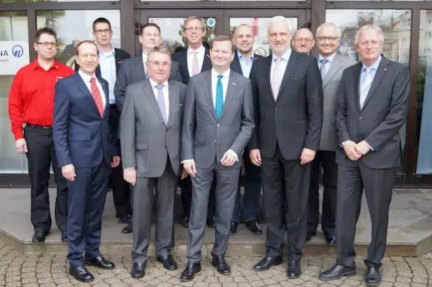 (v.l.) Lars Quenzel, Christian Will, Tobias Strätgen, Kay Schlüter, Willy Hesse, Dirk H. Jedan, Reiner Nolten, Jochen Renfordt, Garrelt Duin, Dr. Ulrich Cichy, Ass. Andreas Fabri und Thomas F. Bock - Foto: Kreishandwerkerschaft Märkischer Kreis.