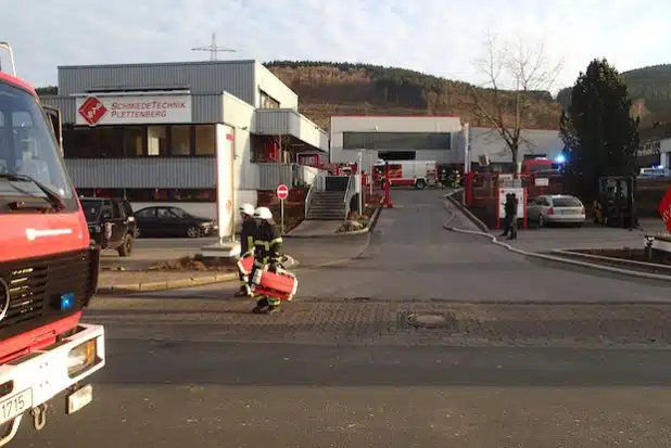 Das Foto stammt aus der Einsatzdokumentation der Feuerwehr Plettenberg. Zur Höhe des entstandenen Sachschadens kann die Feuerwehr keine Auskunft geben.