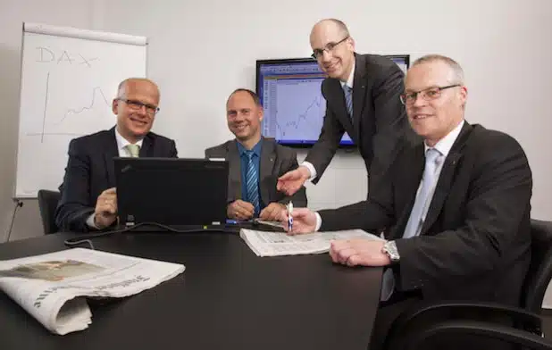 Die Privatkundenbetreuer der Volksbank Bigge-Lenne (v.l.): Bernd Rickert, Tobias Hövelmann, Gereon Liese und Norbert Habbel - Foto: Volksbank Bigge-Lenne eG.