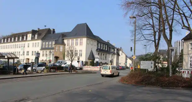 In den anstehenden Osterferien kommt es in Attendorn zu Verkehrsbehinderungen auf der Windhauser Straße im Bereich des Parkplatzes Feuerteich im Einmündungsbereich Westwall/Nordwall (Foto: Hansestadt Attendorn).