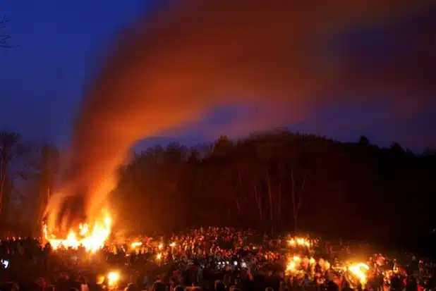 Das Osterfeuer in Arnsberg (Foto:
