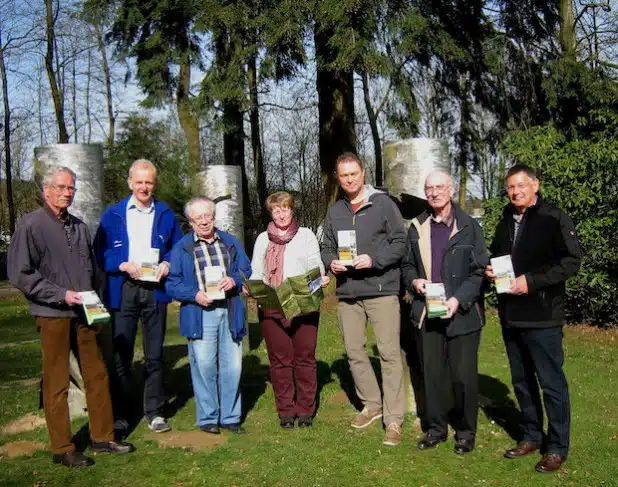 Das Foto zeigt von links nach rechts: Wilfried Neudeck (SGV Fellinghausen), Helmut Fick (SGV Krombach), Günter Poser (SGV Littfeld), Doris Schumacher (SGV Littfeld), Michael Häusig (Stadt Kreuztal), Eckhardt Dippel (SGV Ferndorf-Kreuztal) und  Lother Schneider (SGV Buschhütten) - Foto: Stadt Kreuztal.