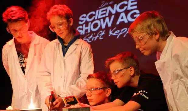 Brennender Spitzer: Die Science Show des Gymnasiums Stift Keppel (Hilchenbach) - Foto: Phänomenta Lüdenscheid