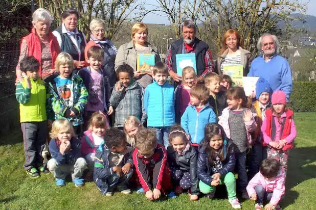 Zum „Tag des Buches“ waren die Lesepaten zu Gast im Städtischen Familienzentrum Olsberg (Foto: Stadt Olsberg).