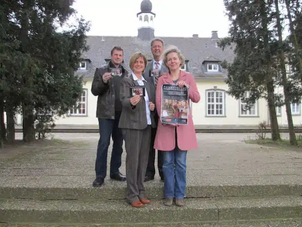 Kooperationspartner Christian Theopold, Fotograf, Frauke Mönkeberg, VHS-Leitung, Antonius Ernst, CEWE, Silke Wissen, Dreifaltigkeits-Hospital (von links) - Foto: Stadt Lippstadt.