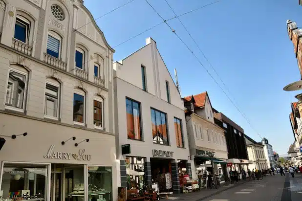 Das Gebäude Lange Straße 22 (DEPOT) ist eines von vielen positiven Beispielen einer Neugestaltung in der Altstadt, das die Vorgaben aus der Gestaltungssatzung berücksichtigt (Foto: Stadt Lippstadt).