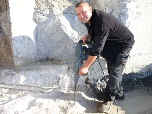 Der Spezialbaufacharbeiter José Ruivo ist mit 57 Jahren noch auf dem Bau aktiv und ist sich sicher: „Ich möchte bei Lehde in Rente gehen. Der Betrieb ist wie eine zweite Familie für mich.“ - Foto:  J. Lehde GmbH