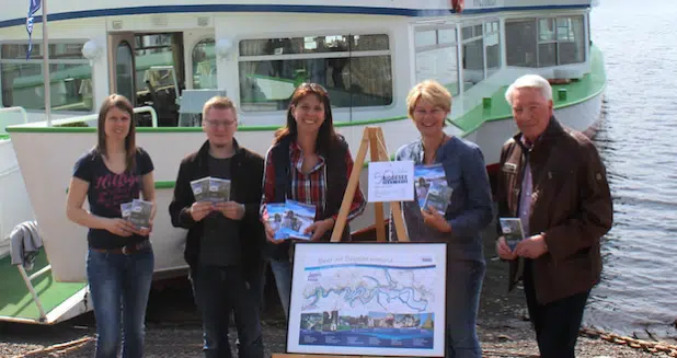 V.l.n.r.: Julia Bast (Olpe Aktiv e.V.), Kevin Bischof (Bürgerbüro Drolshagen), Nicole Schmelzer (Personenschifffahrt Biggesee), Imke Grotelüschen (Tourismusverband Biggesee-Listersee) und Willi Rüsche (Foto: Tourismusverband Biggesee-Listersee).