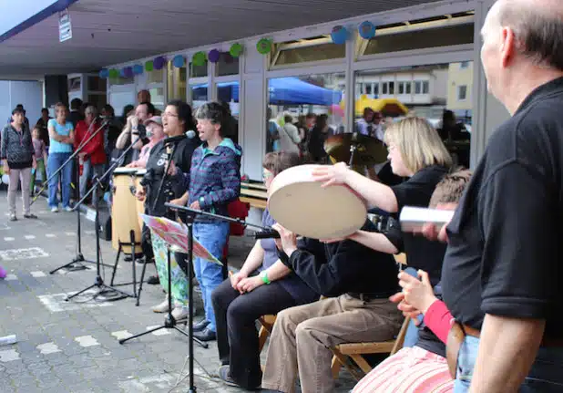 Die Band „Hallenfeger“ der Werkstatt Steckenstein sorgte beim zweiten inklusiven Frühlingsfest der Diakonie Sozialdienste für Stimmung (Foto: Diakonie in Südwestfalen gGmbH).