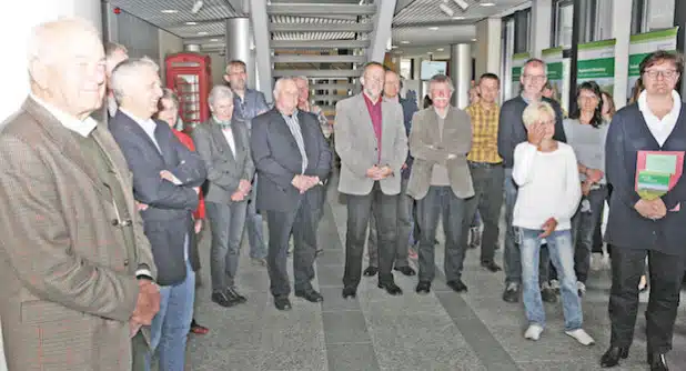 Zahlreiche Interessierte verfolgten die Ausstellungs-Eröffnung (Foto: Hendrik Klein/Märkischer Kreis).