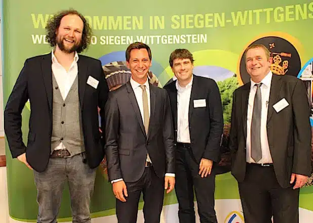 Zwei Impulsreferate zum Start der Erarbeitung des Regionalen Entwicklungskonzeptes für Siegen-Wittgenstein (v.l.): Prof. Dr. Dr. Björn Niehaves, Landrat Andreas Müller, Dr. Uwe Hunger und Michael Schäfer (Foto: Kreis Siegen-Wittgenstein).