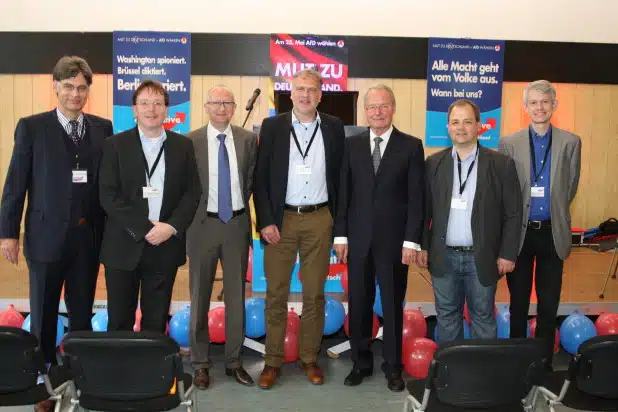 Foto: Vor genau einem Jahr war die AfD Welt in Olpe noch in Ordnung. Im Europawahlkampf begrüßten die Olper AfDler Hans Olaf Henkel und wurden auf Anhieb die drittstärkste Kraft im Kreis Olpe nach CDU und SPD. Der Vorstand arbeitete ohne Skandale oder Streitigkeiten. 