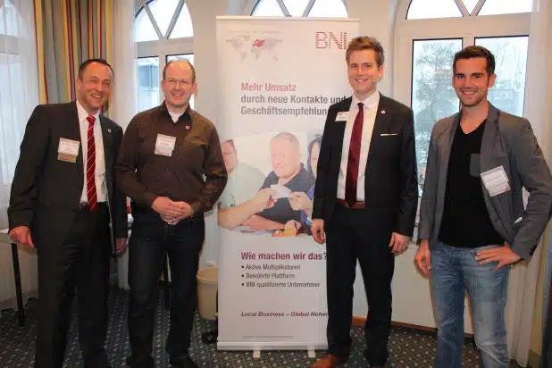 Viel Freude beim BNI in Olpe. Nach 4 Monaten wurde schon die erste halbe Million Umsatz geknackt! v.l.n.r.: Wolfram Jung, Marco Stamm, Benedikt Grütz und Robin Heintze.