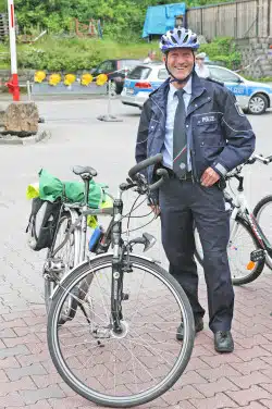 Auch die Polizei passt sich an - per Rad auf Streife (Foto: Hendrik Klein/Märkischer Kreis).