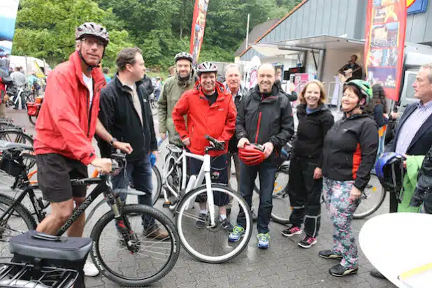 Auch die Polit-Prominenz kam in sportlichem Outfit (Foto: Hendrik Klein/Märkischer Kreis).