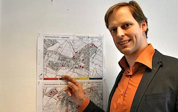 Björn Bühlmeier, Fachdienstleiter Stadtplanung und Umweltschutz der Stadt Lippstadt, hat die Baulücken in Lippstadt im Blick (Foto: Stadt Lippstadt).