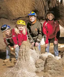  Für Kinder immer spannend, ein Ausflug zur Dechenhöhle (Foto: Dechenhöhle).