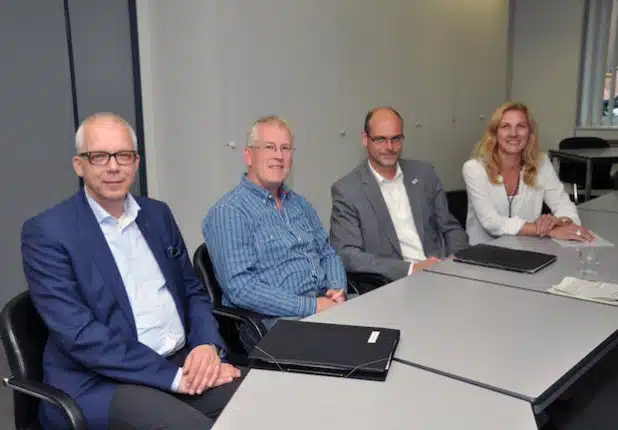  Helmut Bauer, kaufmännischer Direktor der LWL-Kliniken im Kreis Soest, Ortsvorsteher Antonius Schütte, Bürgermeister Christof Sommer und Kämmerin Karin Rodeheger stellten die Pläne für die Unterbringung von Flüchtlingen in Eickelborn vor (Foto: Stadt Lippstadt).